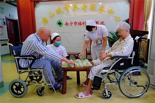 南寧市多措并舉推進養(yǎng)老服務(wù)業(yè)高質(zhì)量發(fā)展 社區(qū)居家養(yǎng)老服務(wù)設(shè)施建成187個 打造康養(yǎng)服務(wù)新高地